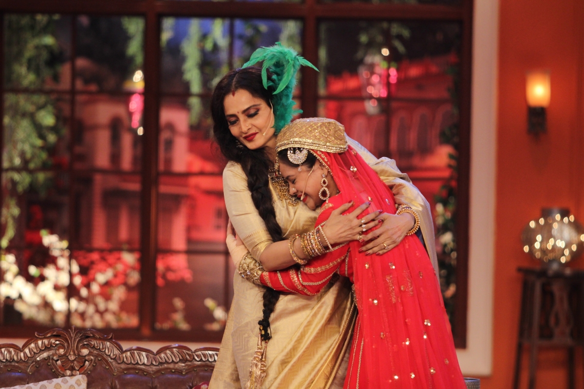Rekha promoting 'Super Nani' in 'Comedy Nights with Kapil' Rekha promoting 'Super Nani' in 'Comedy Nights with Kapil'
