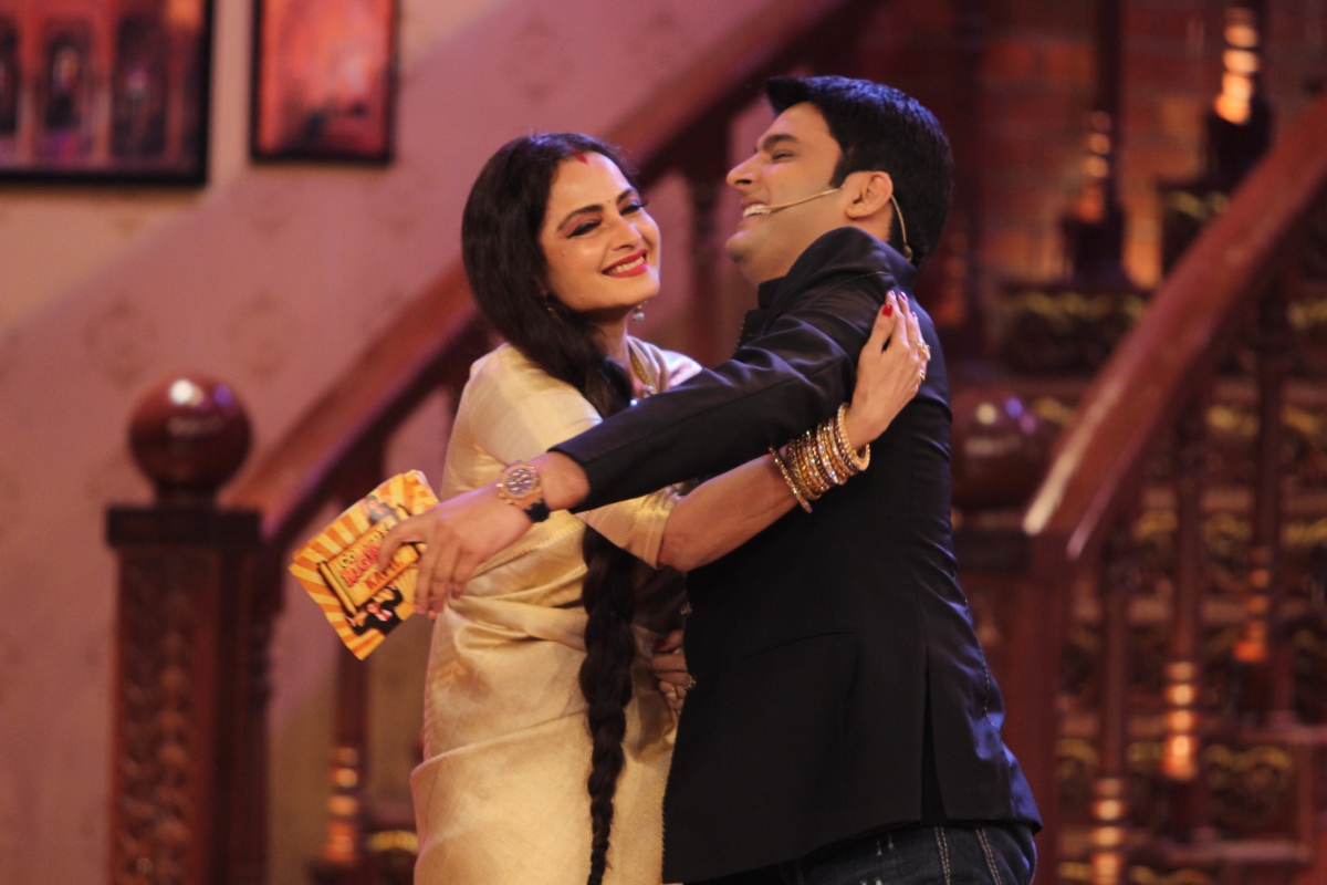 Rekha promoting 'Super Nani' in 'Comedy Nights with Kapil' Rekha promoting 'Super Nani' in 'Comedy Nights with Kapil'