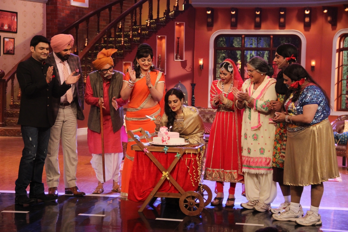 Rekha promoting 'Super Nani' in 'Comedy Nights with Kapil' Rekha promoting 'Super Nani' in 'Comedy Nights with Kapil'