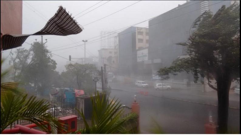 Cyclone Hudhud has caused heavy rain and winds in Vishakhapatnam. Cyclone Hudhud