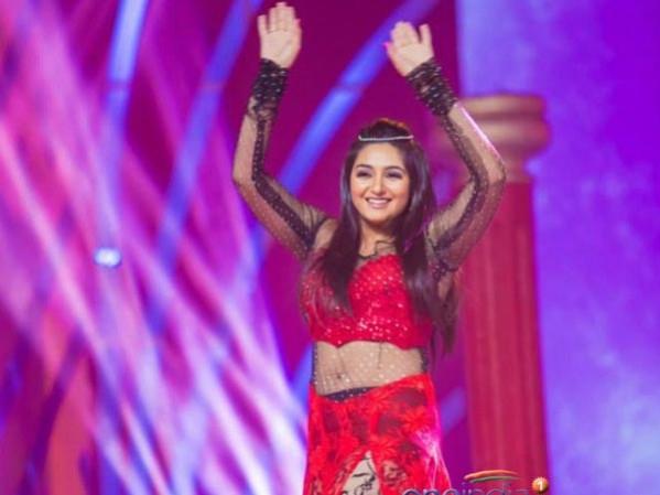 Moments before Ragini Dwivedi suffered the wardrobe malfunction. Ragini Dwivedi