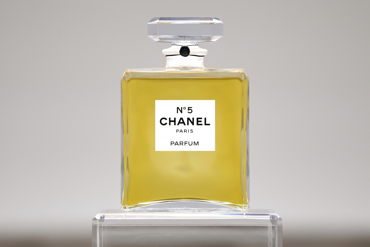 Extramarital Dating Website Reveals Top Perfumes Worn by Cheating ...