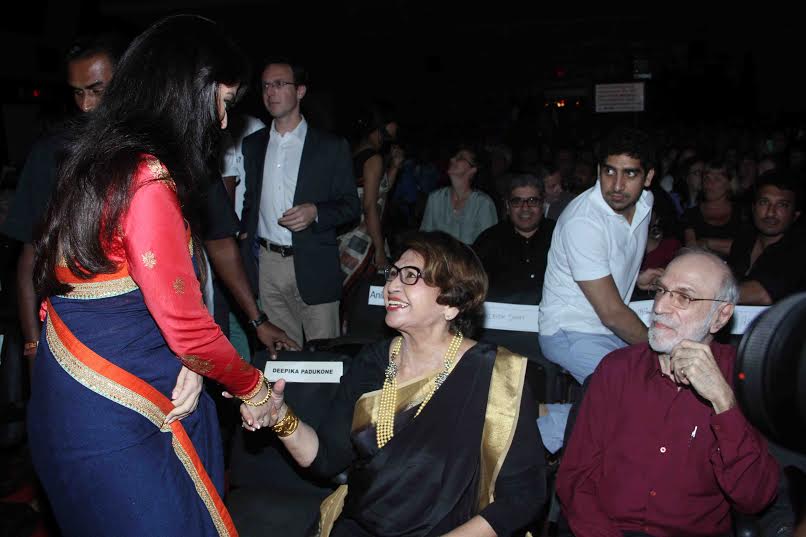 Aishwarya greets Salman Khan's step mom Helen. Aishwarya Rai Bachchan, Helen