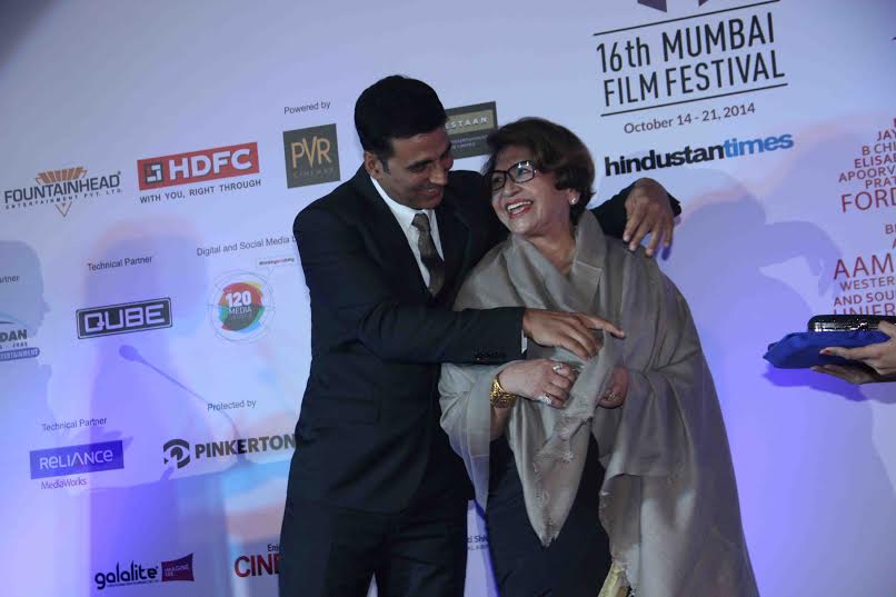Akshay Kumar honours Helen with the Lifetime Achievement Award. Akshay Kumar, Helen