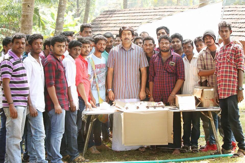 Prithviraj Celebrates 32nd Birthday with 'Ennu Ninte Moideen' Team