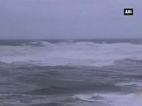 rahul-gandhi-visits-cyclone-hudhud-hit-visakhapatnam