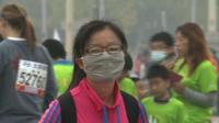 beijing-marathon-runners-brave-hazardous-air-pollution