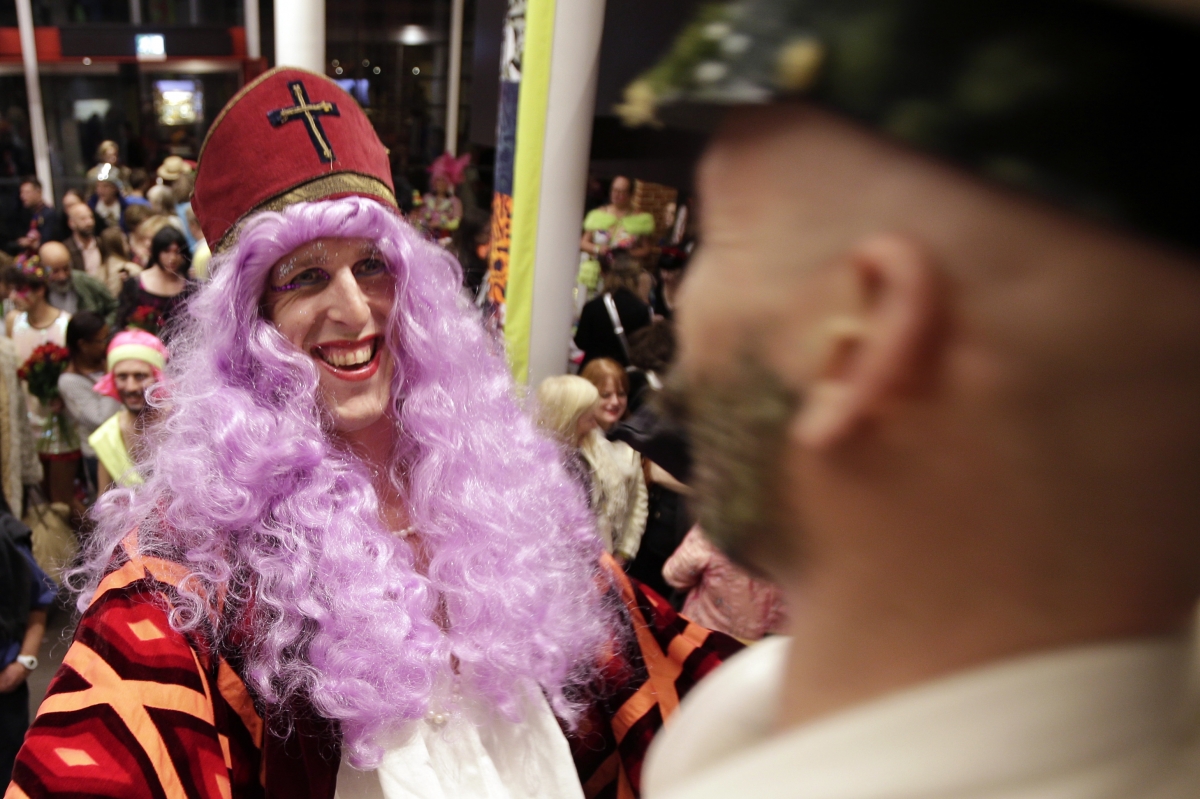 Members of the audience arrive for the Alternative Miss World contest at Shakespeare's Globe theater Alternative Miss World 2014