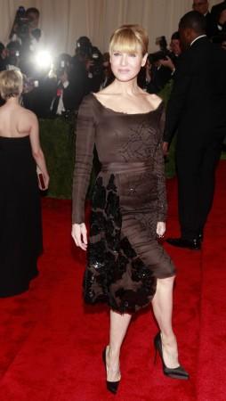 Actress Renee Zellweger arrives at the Metropolitan Museum of Art Costume Institute Benefit celebrating the opening of Renee Zellweger