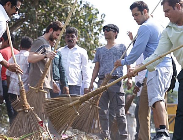 Swachh Bharat Abhiyan: Salman Khan Nominates Aamir Khan And Rajinikanth [Photos]