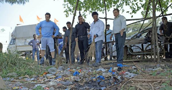 Swachh Bharat Abhiyan: Salman Khan Nominates Aamir Khan And Rajinikanth