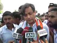 shashi-tharoor-participates-in-cleanliness-drive