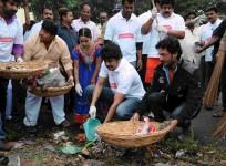 Nagarjuna, Naga Chaitanya and Akhil Vow To Sustain Swachh Bharat