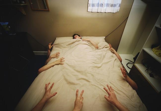 Dead body under hotel beds