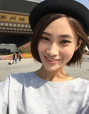 19-year-old, Je Peng posted the ad on Weibo offering sex to men in different cities in exchange of funding her travel. 19-year-old, Je Peng posted the ad on Weibo offering sex to men in different cities in exchange of funding her travel.