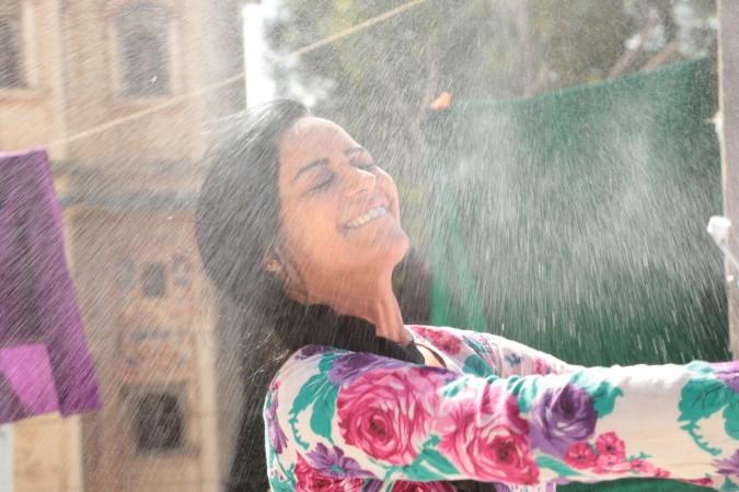 Mona Singh was splashed cold water on her face in slow motion in 'Zed Plus' Mona Singh was splashed cold water on her face in slow motion