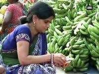 hindu-devotees-in-gorakhpur-throng-markets-to-prepare-for-chhath