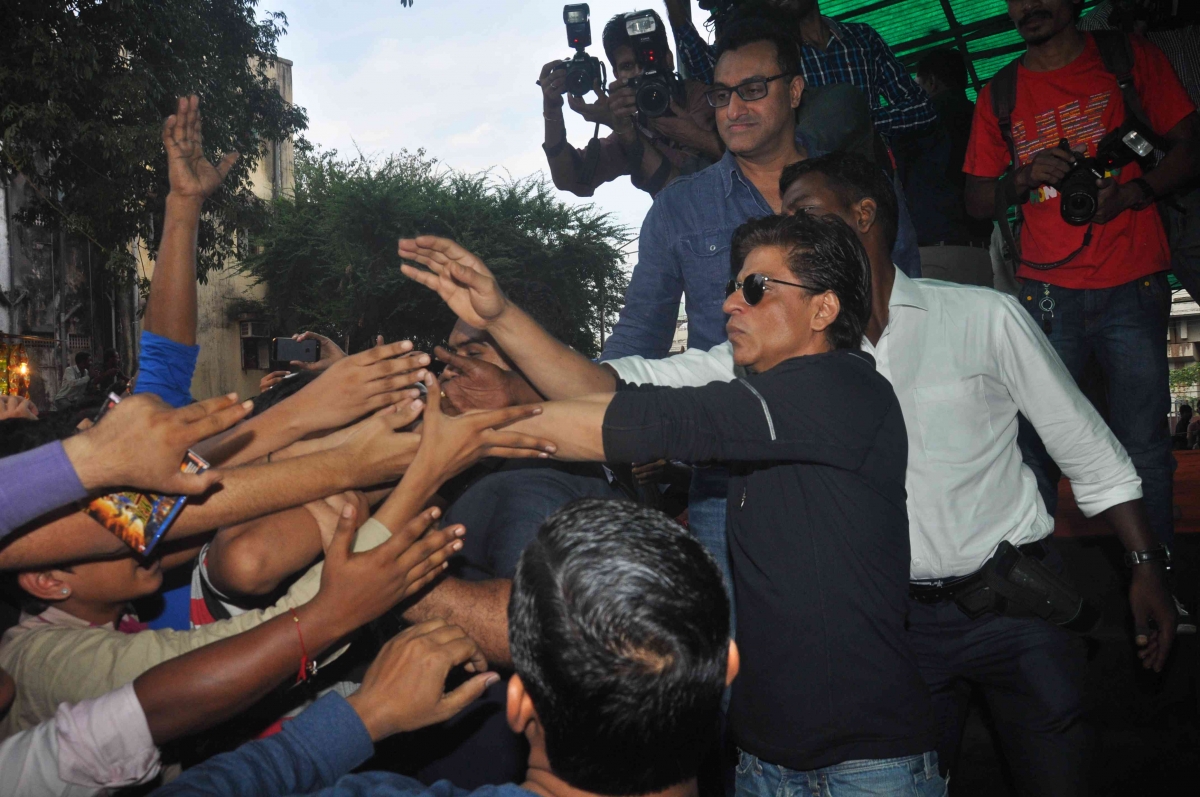 Happy New Year star cast visits Gaeity Galaxy in Bandra