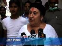 westerners-wield-brooms-on-chhath-festival-to-clean-bodhgaya