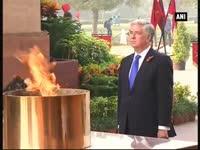 british-defence-secretary-lays-wreath-at-india-gate-war-memorial