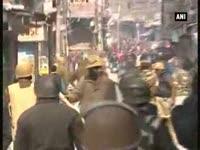 yasin-maliks-supporters-protest-his-arrest-by-police-in-srinagar