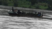 traders-take-to-the-water-to-avoid-central-africa-unrest