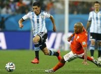 Enzo Perez Benfica Nigel De Jong Netherlands
