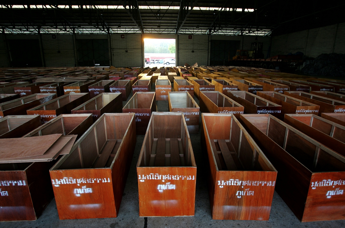 Nations bordering the Indian Ocean from Indonesia to Sri Lanka clawed through the wreckage of a devastating quake-triggered tsunami for bodies to bury on Tuesday as fears grew the toll would far exceed the 50,000 now reported killed. Waves of Tsunami 2004 destroyed countries and killed many people