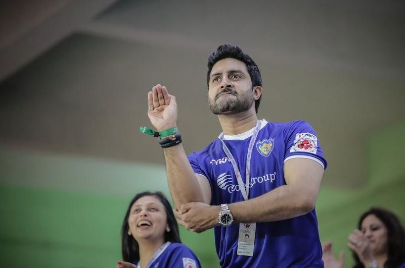 Abhishek Bachchan cheering his team