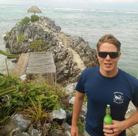 Canadian man Jordan Axani offers to take woman named Elizabeth Gallagher on a free world tour Canadian man offers to take woman named Elizabeth Gallagher on a free world tour
