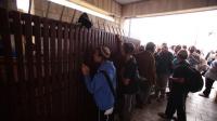jewish-extremists-wait-to-enter-al-aqsa-mosque-compound
