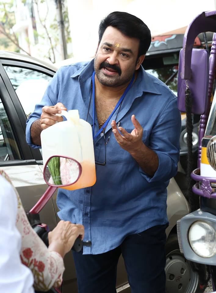 Mohanlal is seen arguing with Manju Warrier and Innocent in a scene of the movie Mohanlal