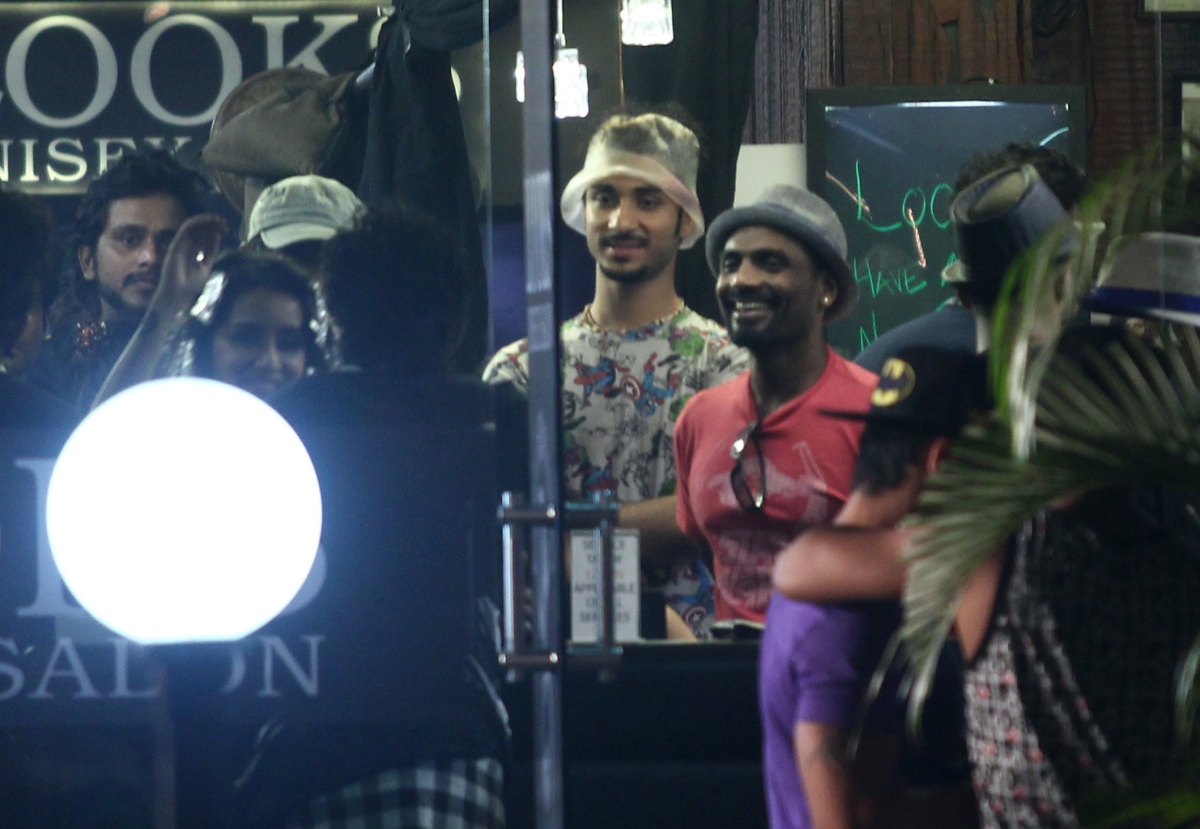 Varun Dhawan and Shraddha Kapoor snapped shooting for Remo D'Souza's 'ABCD 2'