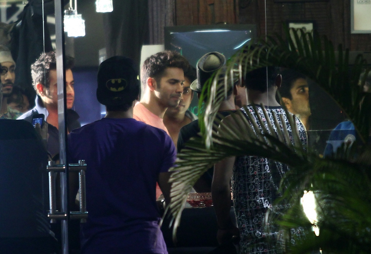 Varun Dhawan and Shraddha Kapoor snapped shooting for Remo D'Souza's 'ABCD 2'