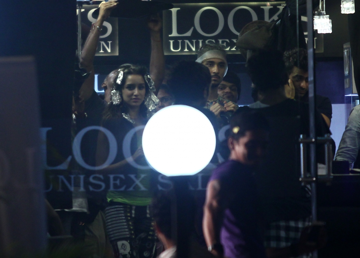 Varun Dhawan and Shraddha Kapoor snapped shooting for Remo D'Souza's 'ABCD 2'