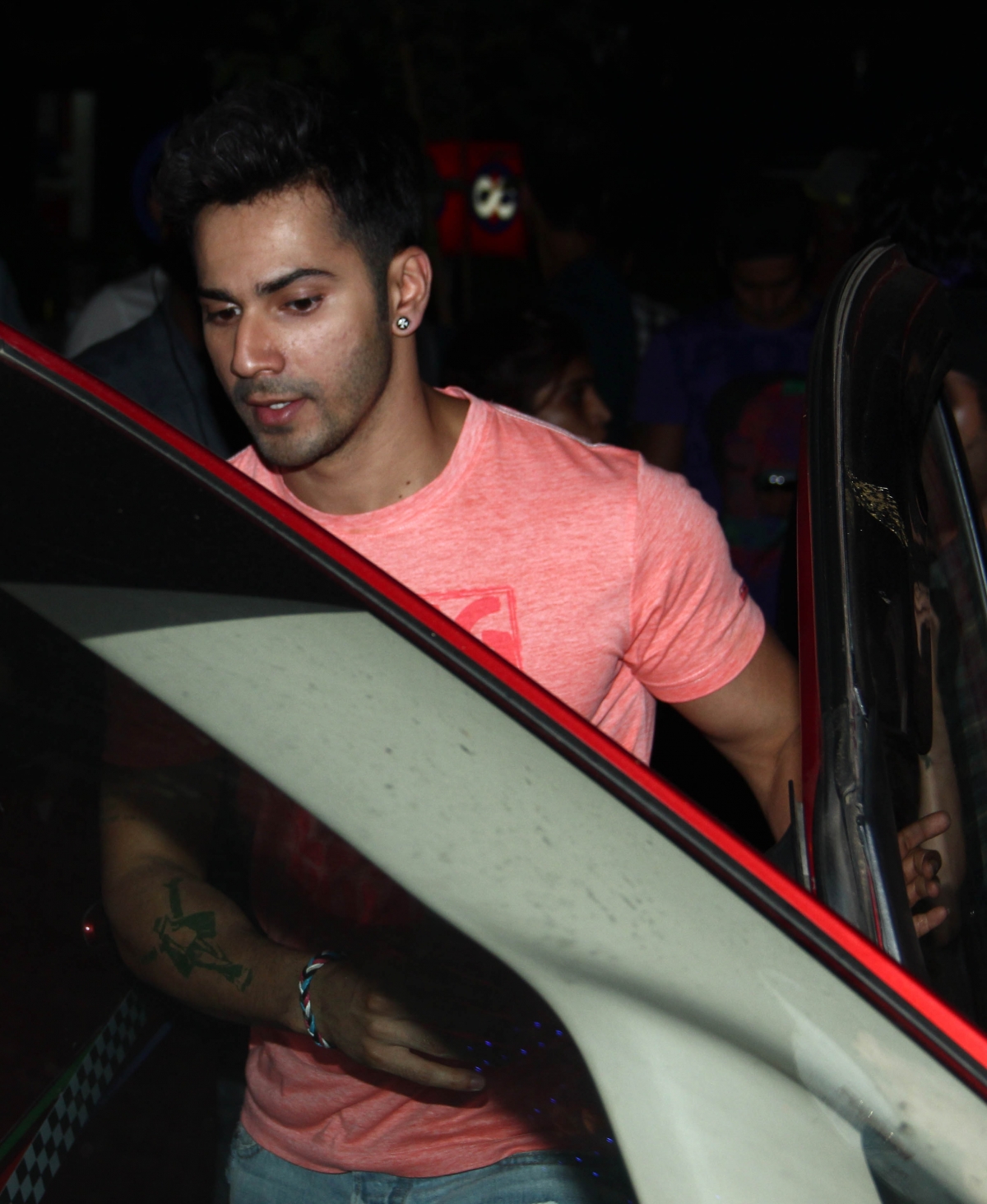 Varun Dhawan and Shraddha Kapoor snapped shooting for Remo D'Souza's 'ABCD 2'