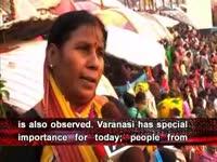 it-happens-devout-hindus-take-holy-dip-on-full-moon-day-in-india