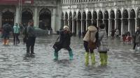 high-water-floods-st-marks-square-in-venice