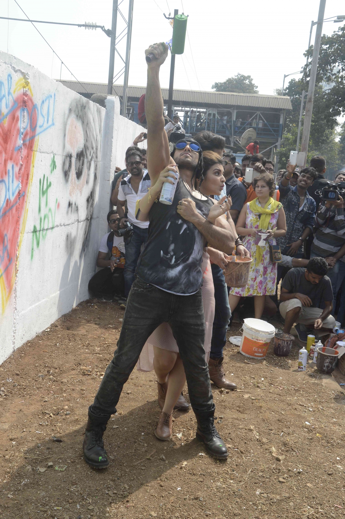 Ranveer, Parineeti, Ali turn graffiti artists for promotion of 'Kill Dil'