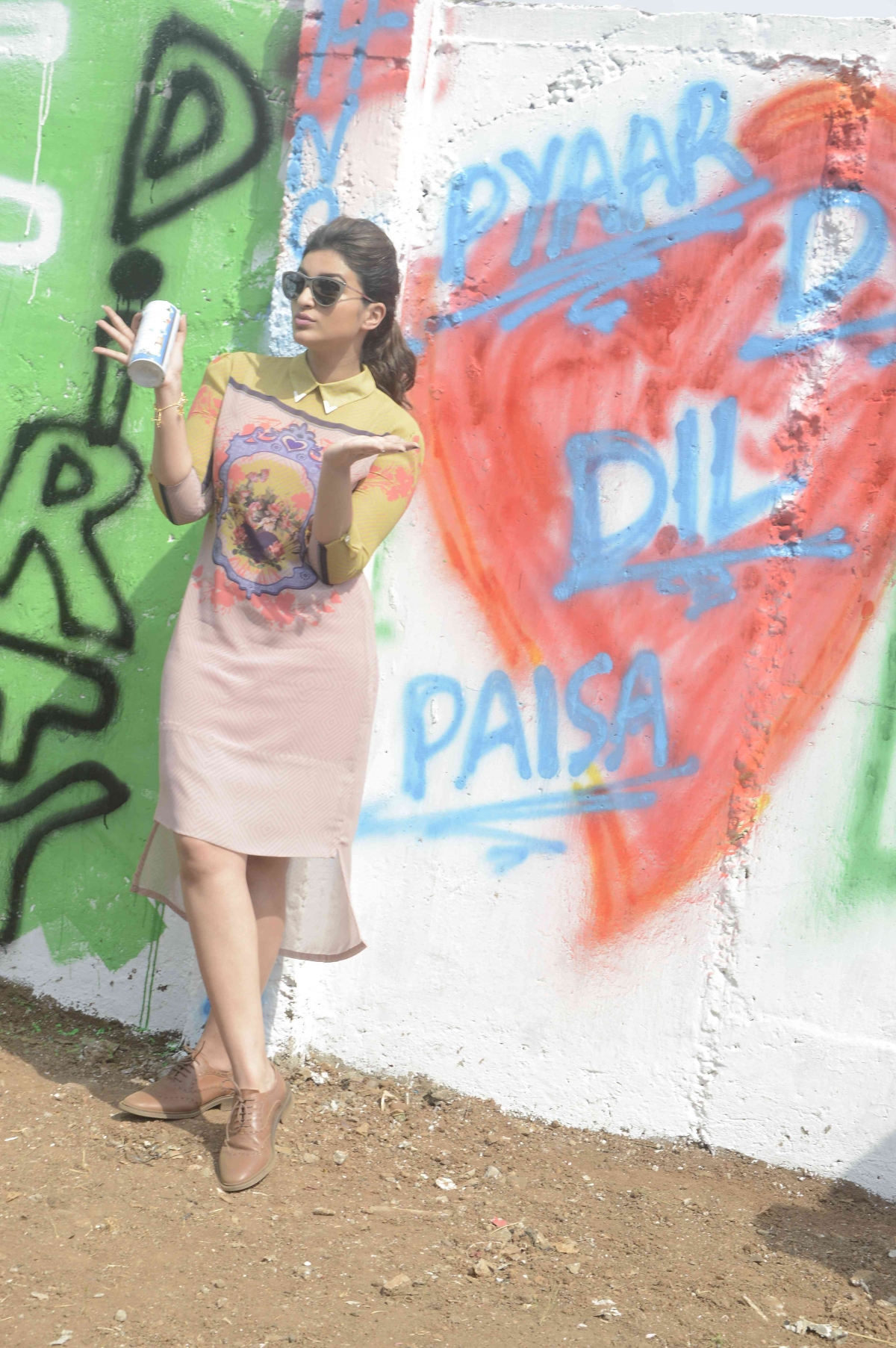Ranveer, Parineeti, Ali turn graffiti artists for promotion of 'Kill Dil'