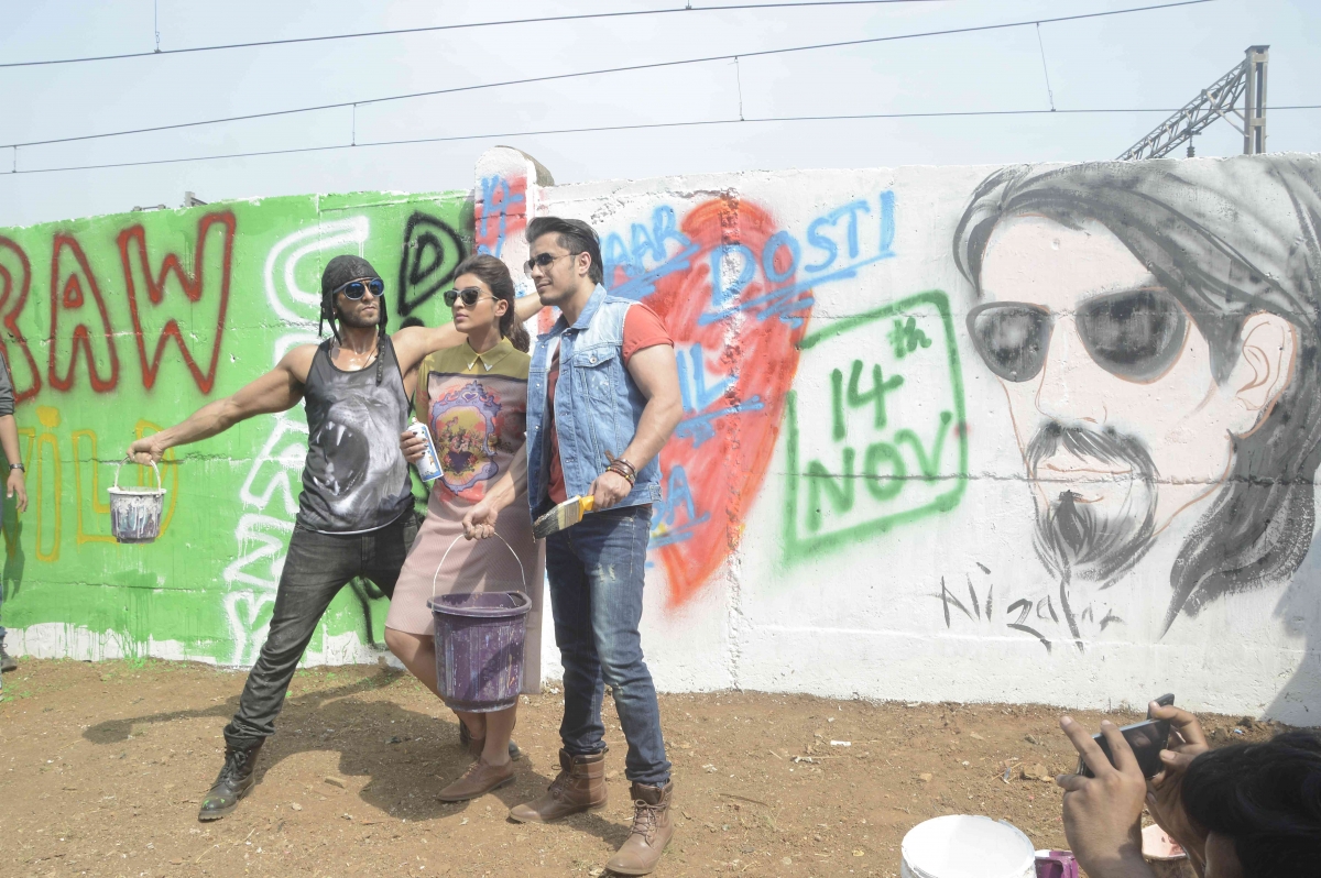 Ranveer, Parineeti, Ali turn graffiti artists for promotion of 'Kill Dil'