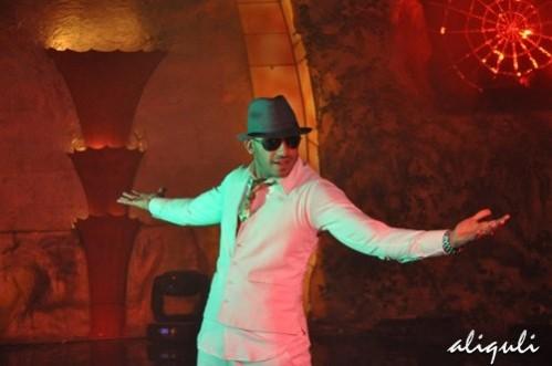 Bigg Boss 8: Ali Flirts With Dippy: Viewers Call his Romance a cheap Strategy to Survive in House Bigg Boss 8: Ali Flirts With Dippy: Viewers Call his Romance a cheap Strategy to Survive in House