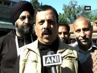 polling-officers-get-training-on-electronic-voting-machine-ahead-of-jandk-assembly-polls