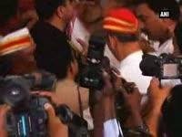 maharashtra-governor-heckled-by-shiv-sena-congress-mlas-over-voice