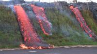 lava-keeps-flowing-close-to-residential-areas-in-hawaii