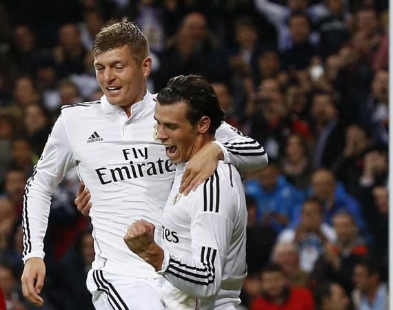 Real Madrid forward Gareth Bale celebrates with teammate Toni Kroos after scoring against Rayo Vallecano in La Liga Toni Kroos Gareth Bale Real Madrid