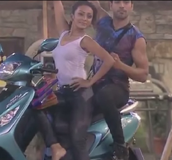 Karishma Tanna, Gauhar Khan, Dolly Bindra and Other Real Faces of 'Bigg Boss' Contestants without Make-up