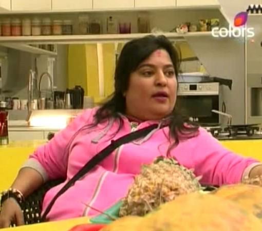 Dolly Bindra Karishma Tanna, Gauhar Khan, Dolly Bindra and Other Real Faces of 'Bigg Boss' Contestants without Make-up