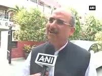 bjp-hits-back-at-rahul-gandhi-says-his-life-is-based-on-photo-oppurtunity