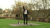 worlds-tallest-man-meets-worlds-shortest-man